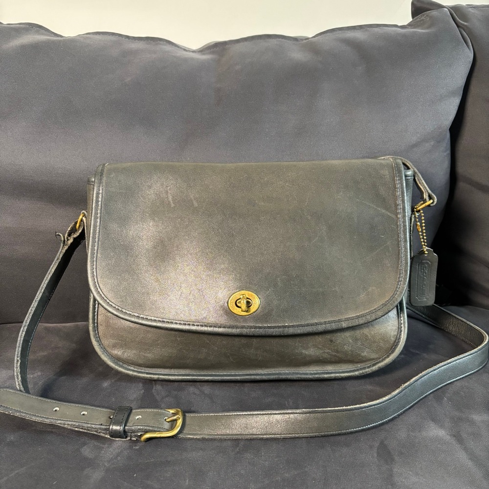 Vintage Coach Black Leather Flap Crossbody Bag Brass Turnlock 9076